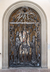 Portale del Santuario di Santa Caterina da Siena - © FerroBattuto Bernabei